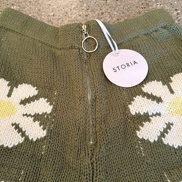 STORIA Daisy High RIse Sweater Shorts *NEW* - Picture 6 of 14